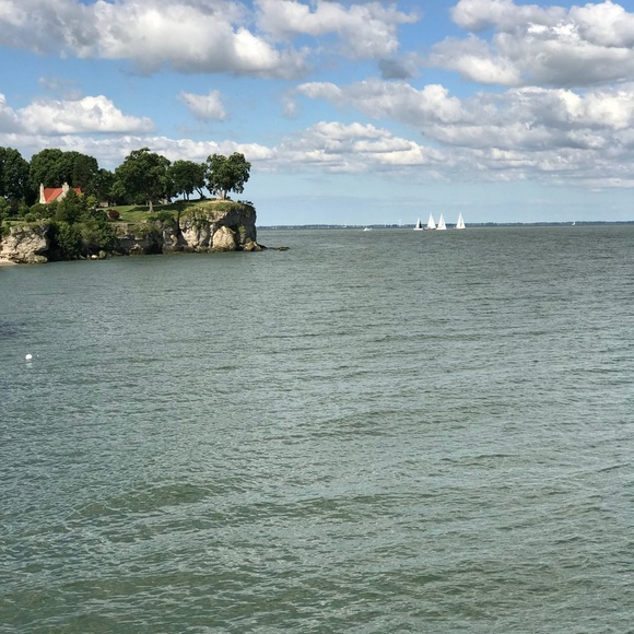 @lovelakeerie ☀️⛵️💙 - Picture 1 of 1